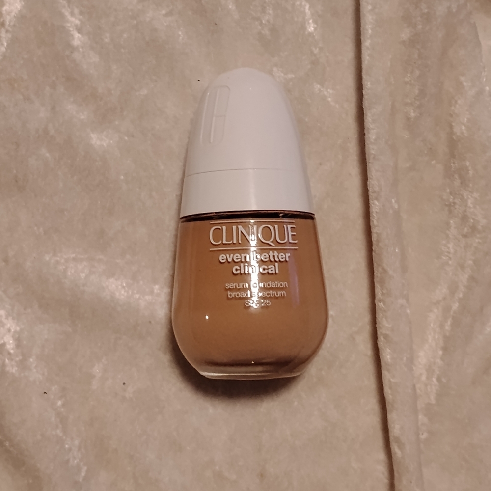 Clinique Even Better Clinical Foundation - Warm Tan